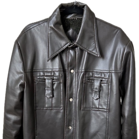 RARE! 70S CHOCOLATE BROWN VEGAN LEATHER SNAP BUTTON JACKET DAGGER COLLAR- Mens M - Picture 4 of 13